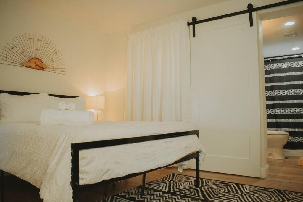 הוילה אלבוקרקי Casa Charleston-3Br-2Bath-Hot Tub-Pet Friendly-No Pet Fees! מראה חיצוני תמונה