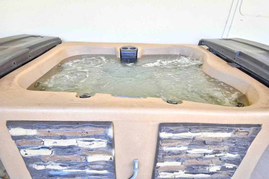 הוילה אלבוקרקי Casa Charleston-3Br-2Bath-Hot Tub-Pet Friendly-No Pet Fees! מראה חיצוני תמונה