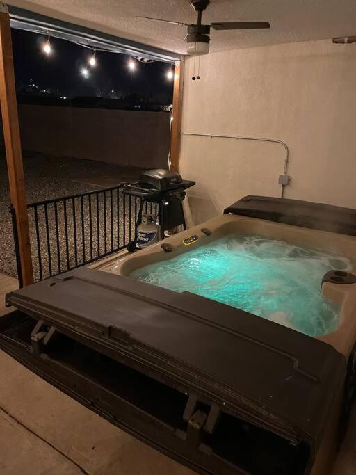 הוילה אלבוקרקי Casa Charleston-3Br-2Bath-Hot Tub-Pet Friendly-No Pet Fees! מראה חיצוני תמונה